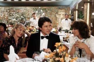Christian Quadflieg gemeinsam mit Jutta Speidel und Heide Keller beim Dinner als Passagiere auf dem Traumschiff 1981. 