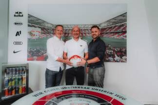 Geschäftsführer Stephan Reiter, Neo-Cheftrainer Gerhard Struber und der designierte Sportdirektor Bernhard Seonbuchner. Geschäftsführer Stephan Reiter, Neo-Cheftrainer Gerhard Struber und der designierte Sportdirektor Bernhard Seonbuchner.