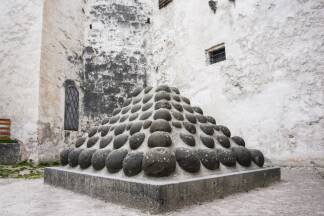 Auf dem Kanonenhügel begrüßten Michaela und Anita gelegentlich einen Kleinlastwagen mit „Unimog“-Rufen. 