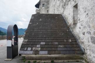 Das Dach des Stiegenabgangs in die Bastei hinunter fungierte gelegentlich als Rutsche. 
