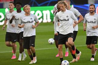 15 Minuten lang übten die Bullen öffentlich. 