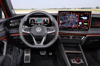 Das digitale Cockpit erinnert an die ID.-Modelle. 