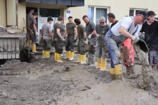 Bundesheer im Assistenzeinsatz nach dem Hochwasser in Uttendorf im Jahr 2019. 