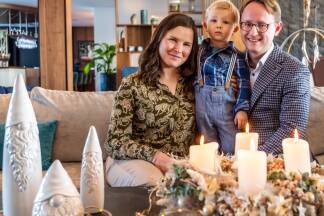 Junghoteliers mit Nachwuchs: Ursula und Alfred Karner mit ihrem Sohn Artur. Junghoteliers mit Nachwuchs: Ursula und Alfred Karner mit ihrem Sohn Artur.