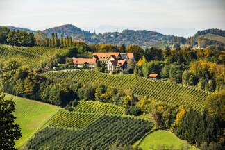 Einst erstes Haubenlokal der Steiermark: der Sattlerhof bei Gamlitz. Einst erstes Haubenlokal der Steiermark: der Sattlerhof bei Gamlitz.