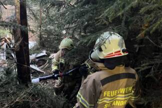 Die Feuerwehren sicherten die Absturzstelle. 