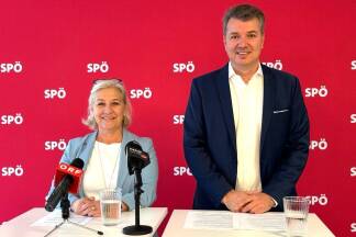 Sozialstadträtin Andrea Brandner und Gemeinderat Hermann Wielandner (beide SPÖ) wollen städtische Wohnungen vor illegaler Vermietung schützen.  