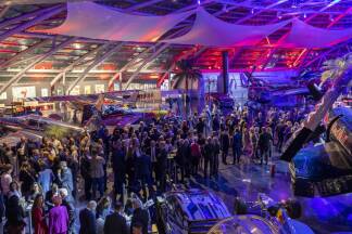 Traditionell bot der Hangar-7 den passenden Rahmen für das Industrie- und Zukunftsforum.  Traditionell bot der Hangar-7 den passenden Rahmen für das Industrie- und Zukunftsforum.