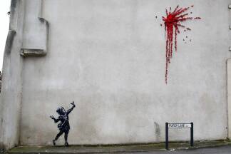 Ein Wandgemälde in Bristol, das von Banksy stammt.  