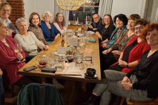 Die Weihnachtsfeier des Besuchsdienstes „Zeitpolster“ war gut besucht. Viele der Helfer und Helferinnen tun hier auch etwas gegen ihre eigene Einsamkeit. 