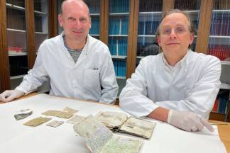 Die Molekularbiologen Franz Neuhuber (li.) und Jan Cemper-Kiesslich von der Gerichtsmedizin in Salzburg führten die DNA-Analyse durch. 