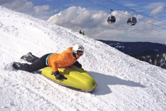 Airboard: Einfach den Schlitten aufblasen und auf geht’s. 