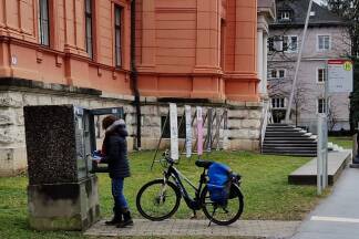 Schon seit 2011 in Betrieb: Die Buchbox vor dem Künstlerhaus in der Hellbrunnerstraße. 