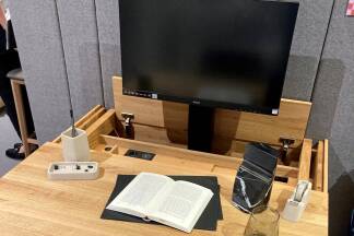 Das Homeoffice verbirgt sich in dezenten Möbeln.  