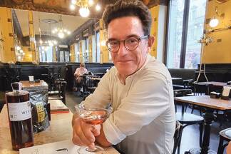 Alexandros Delithanassis in seinem Literatencafé San Marco. 