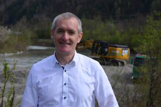 Markus Matschl von der Salzburg AG erklärt die Hintergründe der Baustelle.  