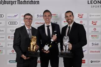 „Trainer des Jahres“ (v. l.): Alexander Diess (Goldender Löwe/Trainer der Skispringer, unter anderem Stefan Kraft und Daniel Huber), Thomas Beran (Markenleiter Audi Österreich) und Schwimmtrainer Plamen Ryaskov (Silberner Löwe). 