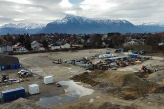 Derzeit werden am ehemaligen Asfinag-Areal in Liefering Container abgestellt. 