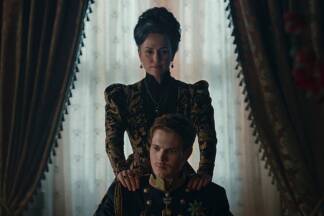 Alle Kostüme der Erzherzogin Sophie sowie etliche Kreationen der Kaiserin Sisi – u. a. das aufwendige Brautkleid – wurden in Wien von Costumes Couture geschneidert. 