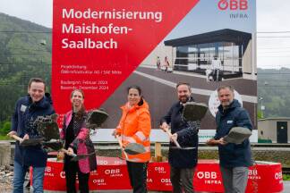 Spatenstich zur Modernisierung der Haltestelle Maishofen-Saalbach (v. l.): Bürgermeister Saalbach-Hinterglemm Alois Hasenauer, Bürgermeisterin Viehhofen Caroline Supersberger, ÖBB-Infrastruktur Vorständin Judith Engel, Landeshauptmann-Stellvertreter Stefan Schnöll, Bürgermeister Maishofen Stefan Aglassinger.  Spatenstich zur Modernisierung der Haltestelle Maishofen-Saalbach (v. l.): Bürgermeister Saalbach-Hinterglemm Alois Hasenauer, Bürgermeisterin Viehhofen Caroline Supersberger, ÖBB-Infrastruktur Vorständin Judith Engel, Landeshauptmann-Stellvertreter Stefan Schnöll, Bürgermeister Maishofen Stefan Aglassinger.