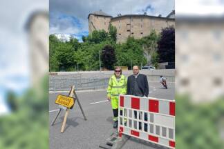 Golling, Kuchl und Bad Vigaun haben sich zusammengetan und gemeinsam einen Wachdienst organisiert, der die Gemeindestraßen freihält. In Golling finden Bauarbeiten statt, Anrainer dürfen zufahren. Im Bild Bgm. Martin Dietrich (SPÖ, r.). 