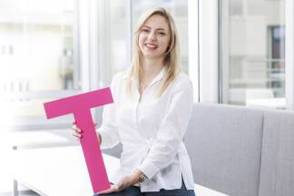Selma Karic, Elektrotechnikerin. Selma Karic, Elektrotechnikerin.