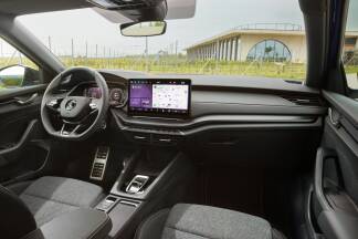 Der Innenraum des neuen Škoda Octavia mit Head-up-Display. 