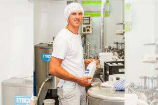Produziert wird seit 2021 in der eigenen Molkerei am Zieferhof. 