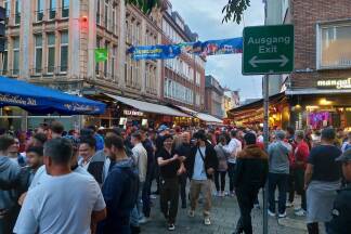 In der Bolkerstraße war beste Stimmung. 