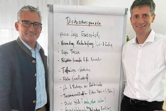 Es gab auch in Oberalm einiges zu besprechen in Sachen S-Link (im Bild Bgm. Hans-Jörg Haslauer (ÖVP, l.) und Stefan Knittel, Geschäftsführer der S-Link-Projektgesellschaft).  