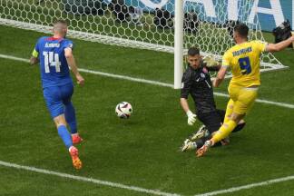 Die ukrainische Mannschaft jubelt nach ihrem Sieg gegen die Slowakei. 