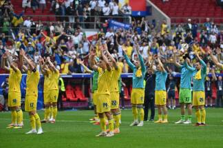 Die ukrainische Mannschaft jubelt nach ihrem Sieg gegen die Slowakei. 