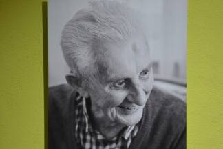 Sabine Uher-Flatz hat die Bewohner – im Bild: Josef Huttegger – während der Validationsgespräche fotografiert.  