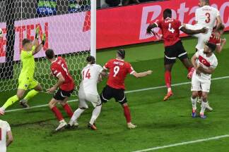 Das 0:2 durch Demiral.  