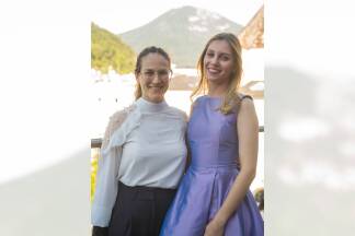 Patin Elena Zukriegel (rechts) war im Vorjahr mit der Patenjugendlichen Jenny Brüggler in der Oper „Orfeo ed Euridice“. 