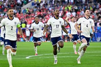 Englands Fußballstars feiern nach Viertelfinalsieg gegen die Schweiz 
