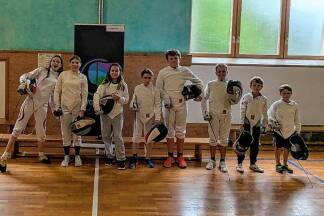 Bei der Bezirksmeisterschaft war die Turnhalle in Hallein fest in der Hand der Fechttalente.  