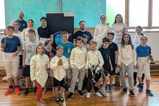 Bei der Bezirksmeisterschaft war die Turnhalle in Hallein fest in der Hand der Fechttalente.  