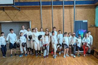 Bei der Bezirksmeisterschaft war die Turnhalle in Hallein fest in der Hand der Fechttalente.  