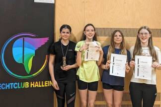 Bei der Bezirksmeisterschaft war die Turnhalle in Hallein fest in der Hand der Fechttalente.  