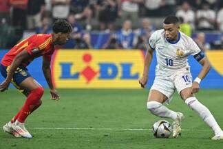 Unmaskiert: Kylian Mbappé (rechts) war am französischen Führungstreffer maßgeblich beteiligt. Lamine Yamal (links) schlug später zurück. 