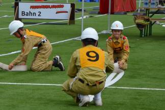 Mit vereinten Kräften trug man zum Gelingen der Veranstaltung bei. Mit vereinten Kräften trug man zum Gelingen der Veranstaltung bei.