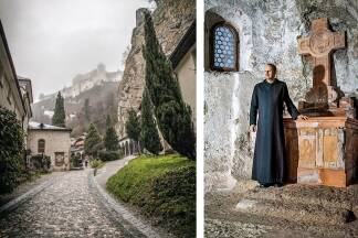 Bild rechts: Pater Andreas Lainer in der Gertraudenkapelle. 