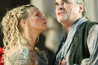 Ein barockes Traumpaar: Veronica Ferres und Peter Simonischek in den Jahren 2002 bis 2004.  