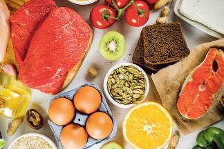 Die Low-Fodmap-Diät, bei der auf kurzkettige, fermentierbare Kohlenhydrate verzichtet wird, soll beim Reizdarmsyndrom helfen. 