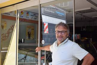 Beim Besuch war die Eisgrotte in der Getreidegasse noch geschlossen. Laut Manfred Dalus, Inhaber der Eisgrotte, ist die Altstadt mit den Festspielen der Motor der gesamten Stadt. 