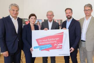 Das Land startet eine überregionale Kampagne: Michael Piber (Reichl und Partner), LH-Stv. Marlene Svazek, LH Wilfried Haslauer, LH-Stv. Stefan Schnöll und Johannes Gfrerer (SVV). Das Land startet eine überregionale Kampagne: Michael Piber (Reichl und Partner), LH-Stv. Marlene Svazek, LH Wilfried Haslauer, LH-Stv. Stefan Schnöll und Johannes Gfrerer (SVV).