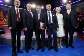 Im Bild: Alexander Van der Bellen, Rudolf Hundstorfer, Richard Lugner, Norbert Hofer, Irmgard Griss und Andreas Khol vor Beginn der ORF-Elefantenrunde mit allen Präsidentschaftskandidaten am Donnerstag, 21. April 2016, in Wien. 