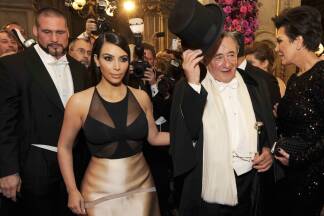 Promigast am Opernball: 27. Februar 2014 – Kim Kardashian mit Richard Lugner.  