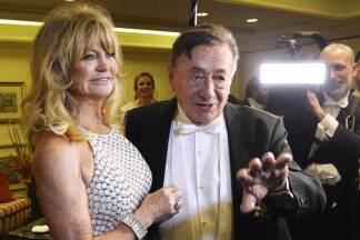 Promigast am Opernball: 23. Februar 2017 – Goldie Hawn mit Richard Lugner.  